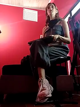 Ambar Roux  online show from December 2025 04:01:01 PM