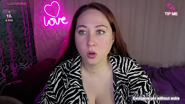 KellyCrystall online show from November 2025 06:33:02 AM