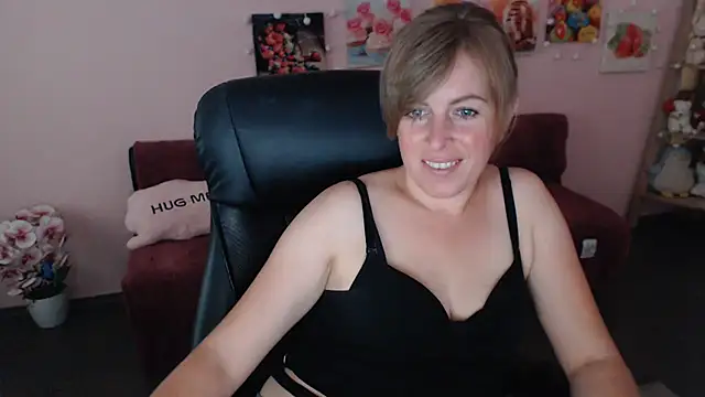 Snapshot of Hot_Milady chatting on June 2026 07:20:01 AM Hot Milady online show from June 2026 07:20:01 AM