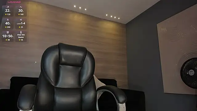 Snapshot of ValeriaRoldanX chatting on April 2026 12:29:02 PM ValeriaRoldanX online show from April 2026 12:29:02 PM