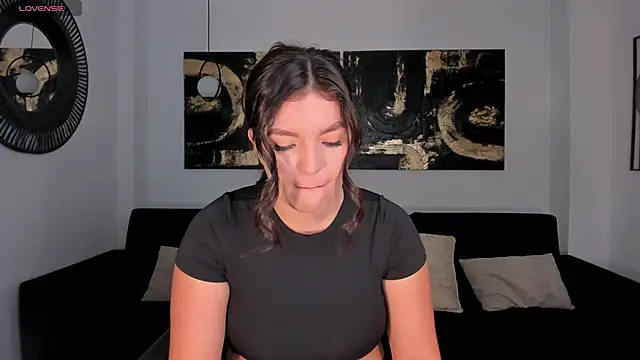 Snapshot of ValeriaRoldanX chatting on June 2026 11:45:02 AM ValeriaRoldanX online show from June 2026 11:45:02 AM
