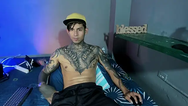 Travistanner 28 online show from September 2025 10:21:02 PM