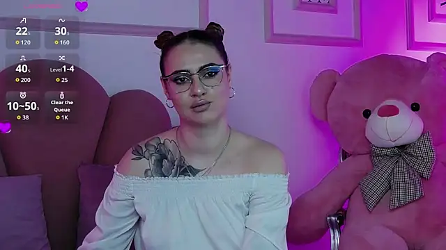 Abby  White online show from November 2025 05:04:01 PM