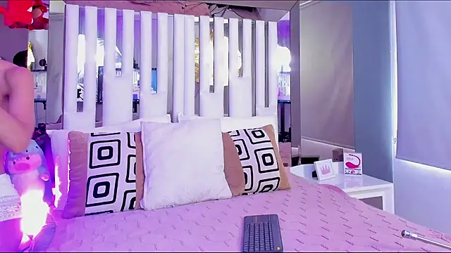 Kitty Eliffe online show from December 2024 07:17:02 PM