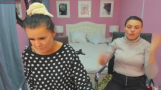 Snapshot of EricaAndPenelopa chatting on December 2024 08:40:02 PM EricaAndPenelopa online show from December 2024 08:40:02 PM