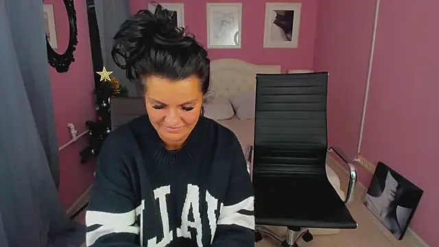 Snapshot of EricaAndPenelopa chatting on December 2024 04:33:01 AM EricaAndPenelopa online show from December 2024 04:33:01 AM