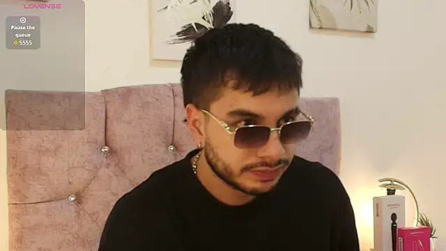 Amadeo Wild online show from April 2026 04:02:02 AM