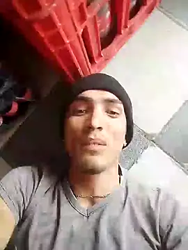 Snapshot of jeremy_scott chatting on December 2024 07:29:01 PM jeremy scott online show from December 2024 07:29:01 PM