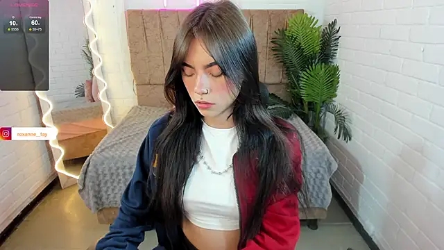 Snapshot of Roxanne_tay chatting on January 2025 07:21:02 PM Roxanne tay online show from January 2025 07:21:02 PM