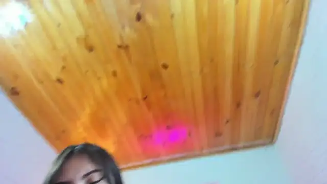 Snapshot of Roxanne_tay chatting on March 2025 10:21:02 PM Roxanne tay online show from March 2025 10:21:02 PM