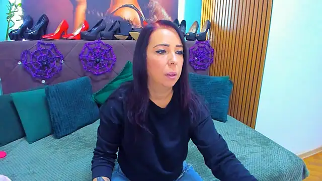 Snapshot of LauraSin chatting on October 2025 04:25:02 AM LauraSin online show from October 2025 04:25:02 AM