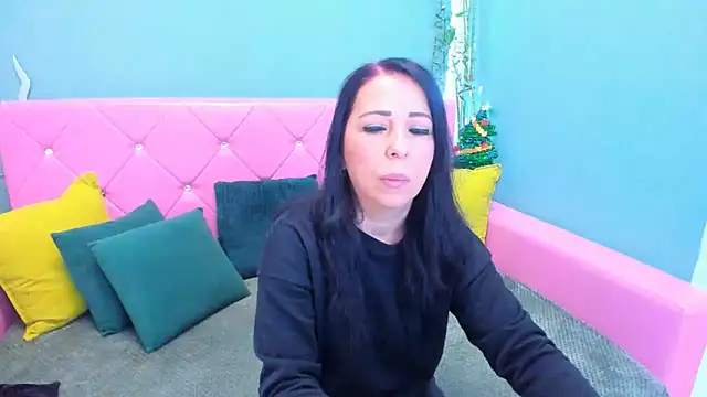 Snapshot of LauraSin chatting on December 2025 04:17:01 AM LauraSin online show from December 2025 04:17:01 AM