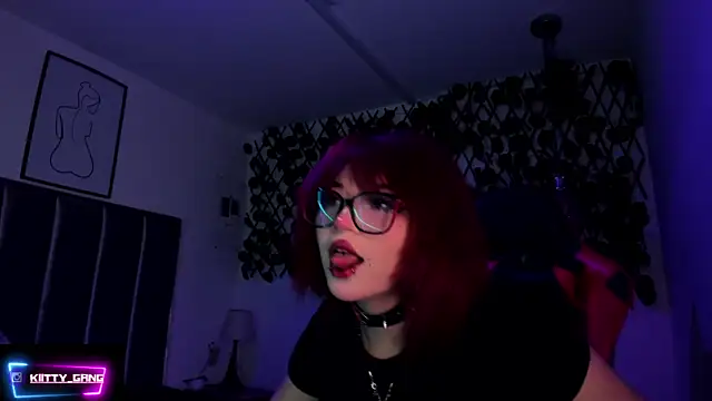 Snapshot of Kitty_Gang chatting on October 2025 02:01:02 AM Kitty Gang online show from October 2025 02:01:02 AM