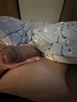 Snapshot of CoupleFun80x chatting on April 2026 07:09:01 AM CoupleFun80x online show from April 2026 07:09:01 AM