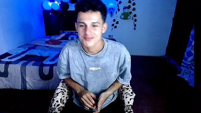 Snapshot of freddy_romas chatting on October 2025 01:33:02 AM freddy romas online show from October 2025 01:33:02 AM