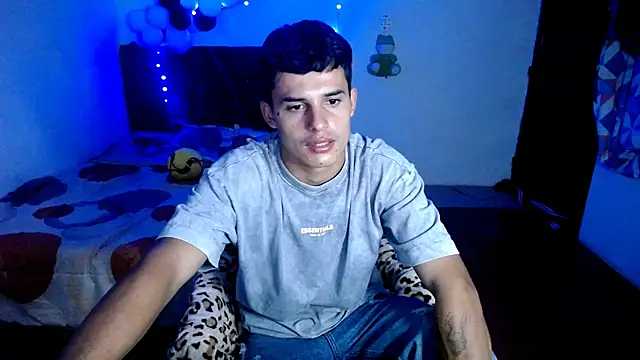 Snapshot of freddy_romas chatting on December 2025 03:55:02 AM freddy romas online show from December 2025 03:55:02 AM