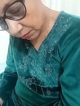 Snapshot of Saroj-Shah chatting on November 2025 06:01:01 PM Saroj-Shah online show from November 2025 06:01:01 PM