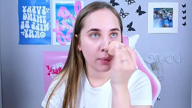 Snapshot of MiaMilas chatting on December 2024 05:04:02 AM MiaMilas online show from December 2024 05:04:02 AM