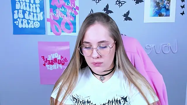 Snapshot of MiaMilas chatting on January 2025 11:51:02 AM MiaMilas online show from January 2025 11:51:02 AM