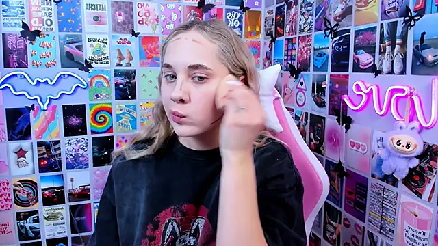 MiaMilas online show from January 2026 12:40:01 PM