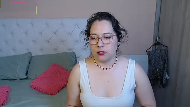 Snapshot of May_Carlier chatting on December 2025 03:56:01 AM May Carlier online show from December 2025 03:56:01 AM