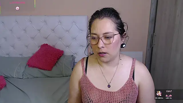 Snapshot of May_Carlier chatting on December 2025 03:05:01 AM May Carlier online show from December 2025 03:05:01 AM