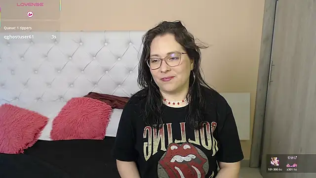 Snapshot of May_Carlier chatting on January 2026 06:32:02 PM May Carlier online show from January 2026 06:32:02 PM