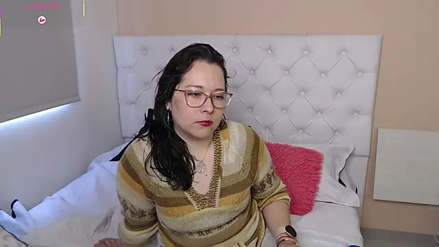 Snapshot of May_Carlier chatting on January 2026 06:33:01 PM May Carlier online show from January 2026 06:33:01 PM