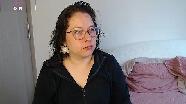 May Carlier online show from March 2026 12:38:02 PM