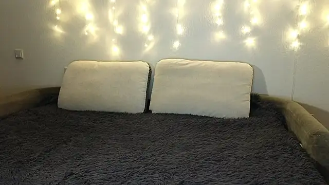 Snapshot of Tutti_Frutt1s chatting on January 2025 05:21:01 AM Tutti Frutt1s online show from January 2025 05:21:01 AM