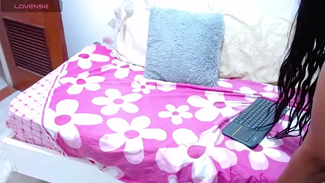 ZuryFerrari online show from November 2025 03:33:01 PM