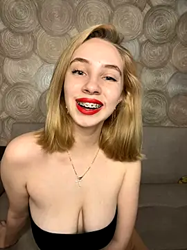 Snapshot of Kitty_Katrine chatting on November 2025 02:05:02 PM Kitty Katrine online show from November 2025 02:05:02 PM