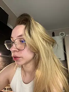 Snapshot of Kitty_Katrine chatting on May 2026 03:18:02 PM Kitty Katrine online show from May 2026 03:18:02 PM