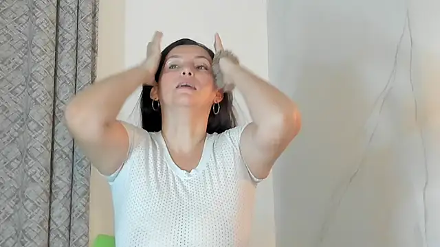 Snapshot of angelswets chatting on February 2025 01:27:01 PM angelswets online show from February 2025 01:27:01 PM