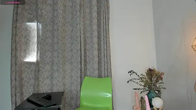 Snapshot of angelswets chatting on September 2025 02:43:01 PM angelswets online show from September 2025 02:43:01 PM