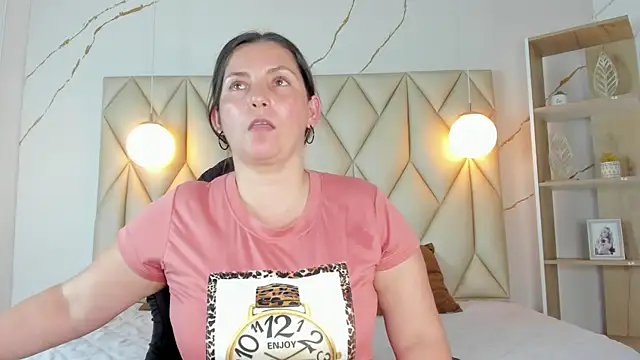 Snapshot of angelswets chatting on November 2025 03:44:01 PM angelswets online show from November 2025 03:44:01 PM