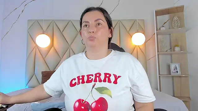 Snapshot of angelswets chatting on November 2025 02:06:01 PM angelswets online show from November 2025 02:06:01 PM