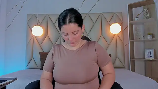 Snapshot of angelswets chatting on November 2025 01:44:02 PM angelswets online show from November 2025 01:44:02 PM