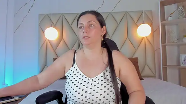 Snapshot of angelswets chatting on November 2025 01:55:02 PM angelswets online show from November 2025 01:55:02 PM