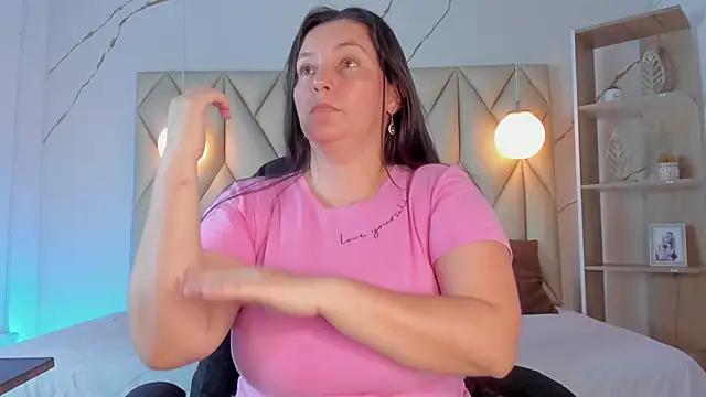 Snapshot of angelswets chatting on December 2025 01:50:02 PM angelswets online show from December 2025 01:50:02 PM