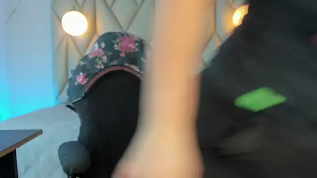 Snapshot of angelswets chatting on December 2025 01:53:01 PM angelswets online show from December 2025 01:53:01 PM