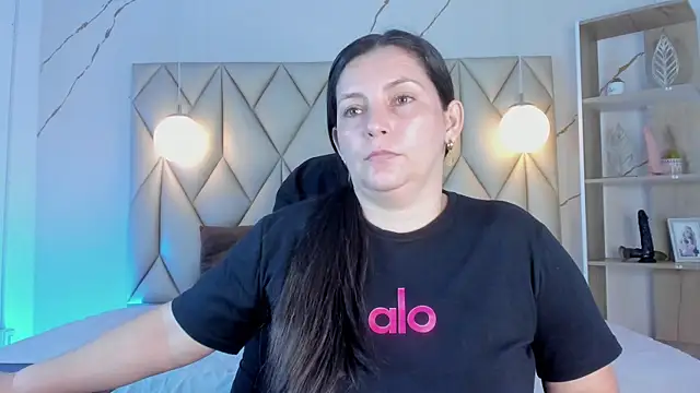 Snapshot of angelswets chatting on December 2025 01:27:01 PM angelswets online show from December 2025 01:27:01 PM