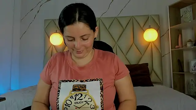 Snapshot of angelswets chatting on December 2025 02:01:02 PM angelswets online show from December 2025 02:01:02 PM