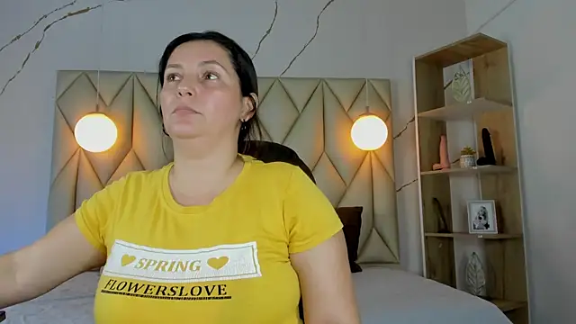 Snapshot of angelswets chatting on December 2025 02:24:01 PM angelswets online show from December 2025 02:24:01 PM