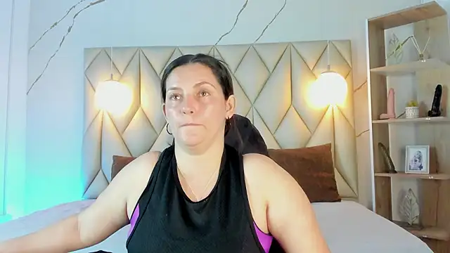 Snapshot of angelswets chatting on February 2026 01:50:02 PM angelswets online show from February 2026 01:50:02 PM