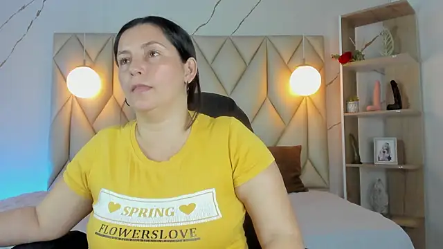 Snapshot of angelswets chatting on February 2026 02:21:02 PM angelswets online show from February 2026 02:21:02 PM