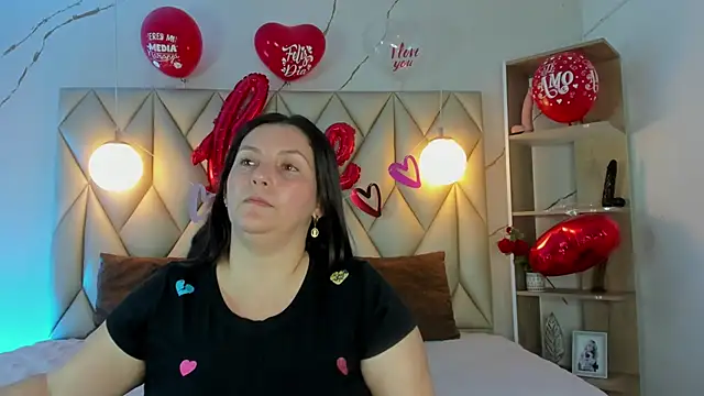 Snapshot of angelswets chatting on February 2026 01:52:02 PM angelswets online show from February 2026 01:52:02 PM