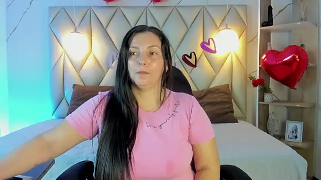 Snapshot of angelswets chatting on February 2026 01:40:01 PM angelswets online show from February 2026 01:40:01 PM