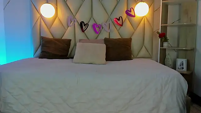 Snapshot of angelswets chatting on February 2026 01:09:02 PM angelswets online show from February 2026 01:09:02 PM