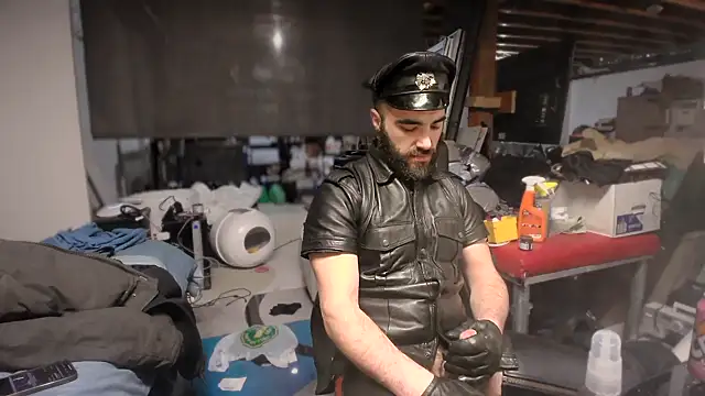 leatherpupmtl online show from December 2024 09:52:02 PM